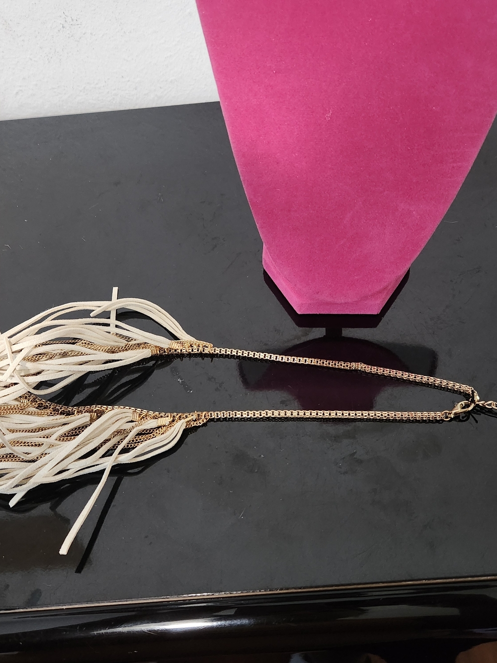 Source Unknown Gold Chain Necklace with Cream Fringe Accents - Picture 5 of 5